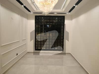 فارمانئیٹس ہاؤسنگ سکیم لاہور میں 3 کمروں کا 5 مرلہ مکان 1.85 کروڑ میں برائے فروخت۔