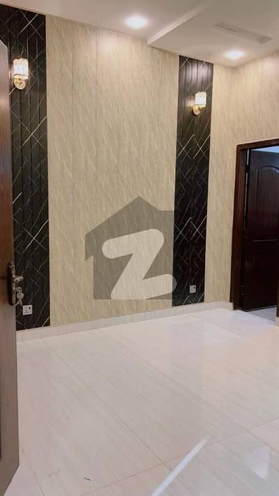 فارمانئیٹس ہاؤسنگ سکیم لاہور میں 2 کمروں کا 4 مرلہ فلیٹ 30.0 ہزار میں کرایہ پر دستیاب ہے۔