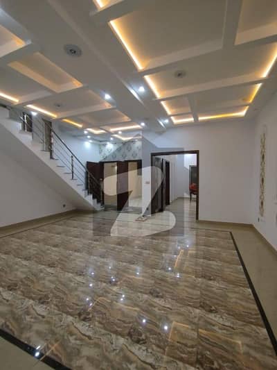 وینس ہاؤسنگ سکیم لاہور میں 4 کمروں کا 7 مرلہ مکان 2.48 کروڑ میں برائے فروخت۔