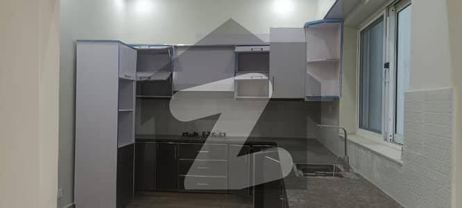 جی ۔ 16 اسلام آباد میں 5 کمروں کا 11 مرلہ مکان 4.5 کروڑ میں برائے فروخت۔