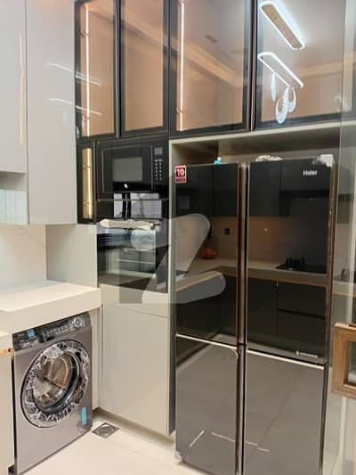 بحریہ ٹاؤن سیکٹر سی بحریہ ٹاؤن,لاہور میں 5 کمروں کا 10 مرلہ مکان 1.4 لاکھ میں کرایہ پر دستیاب ہے۔