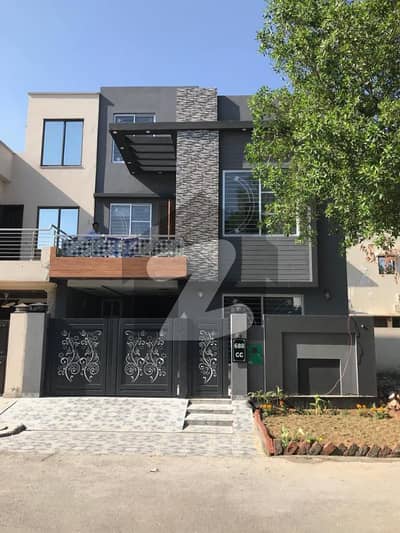 بحریہ ٹاؤن ۔ بلاک سی سی بحریہ ٹاؤن سیکٹرڈی,بحریہ ٹاؤن,لاہور میں 3 کمروں کا 5 مرلہ مکان 2.1 کروڑ میں برائے فروخت۔