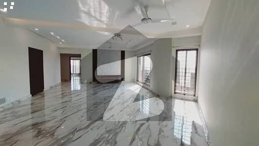 10 MARLA 3 BEDROOM APARTMENT AVAILABLE FOR RENT