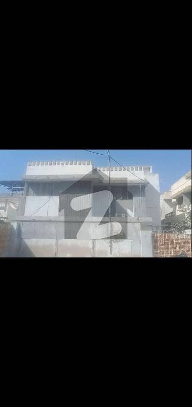 400 Sqyds House Available For Sell (OLD) Ground Plus 1 ground floor having 3 bed drawing dinning  1st floor having 3 bed drawing dinning renovation possible.