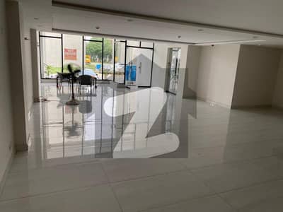 ڈی ایچ اے فیز 8 - کمرشل براڈوے ڈی ایچ اے فیز 8,ڈیفنس (ڈی ایچ اے),لاہور میں 8 مرلہ Studio عمارت 5.5 لاکھ میں کرایہ پر دستیاب ہے۔