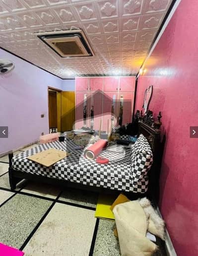 ماڈل ٹاؤن لاہور میں 4 کمروں کا 10 مرلہ مکان 2.5 لاکھ میں کرایہ پر دستیاب ہے۔