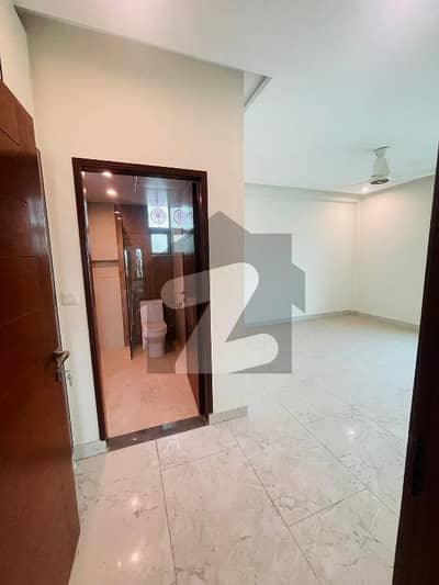 عسکری 10 - سیکٹر ایس عسکری 10,عسکری,لاہور میں 4 کمروں کا 13 مرلہ فلیٹ 1.6 لاکھ میں کرایہ پر دستیاب ہے۔