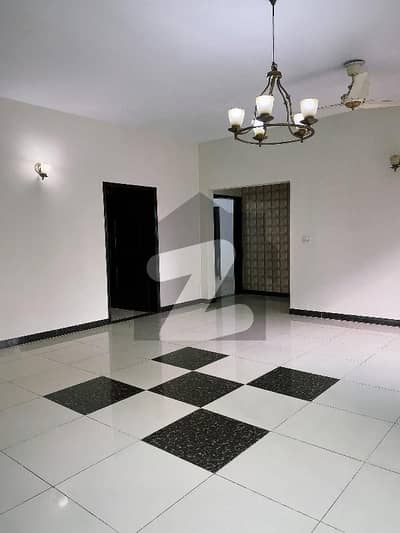 عسکری 11 ۔ سیکٹر بی اپارٹمنٹس عسکری 11,عسکری,لاہور میں 4 کمروں کا 12 مرلہ فلیٹ 3.35 کروڑ میں برائے فروخت۔