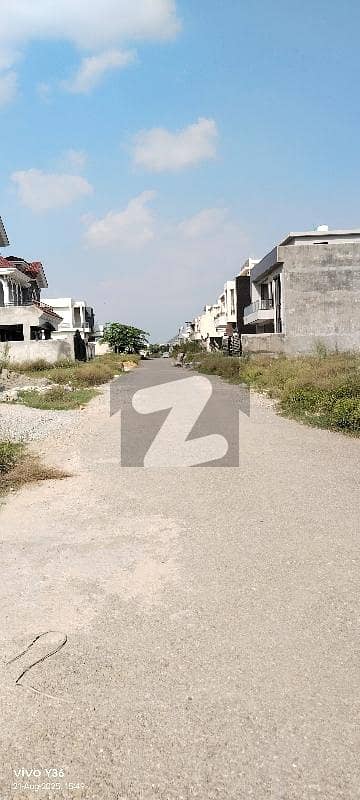 جی ۔ 14/3 جی ۔ 14,اسلام آباد میں 14 مرلہ رہائشی پلاٹ 4.5 کروڑ میں برائے فروخت۔