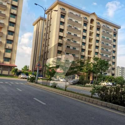 10 MARLA 3 BEDROOM APARTMENT AVAILABLE FOR SALE