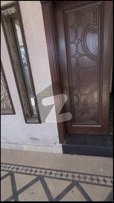 ایل ڈی اے ایوینیو لاہور میں 4 کمروں کا 10 مرلہ مکان 1.35 لاکھ میں کرایہ پر دستیاب ہے۔ ایل ڈی اے ایوینیو لاہور میں 4 کمروں کا 10 مرلہ مکان 1.35 لاکھ میں کرایہ پر دستیاب ہے۔