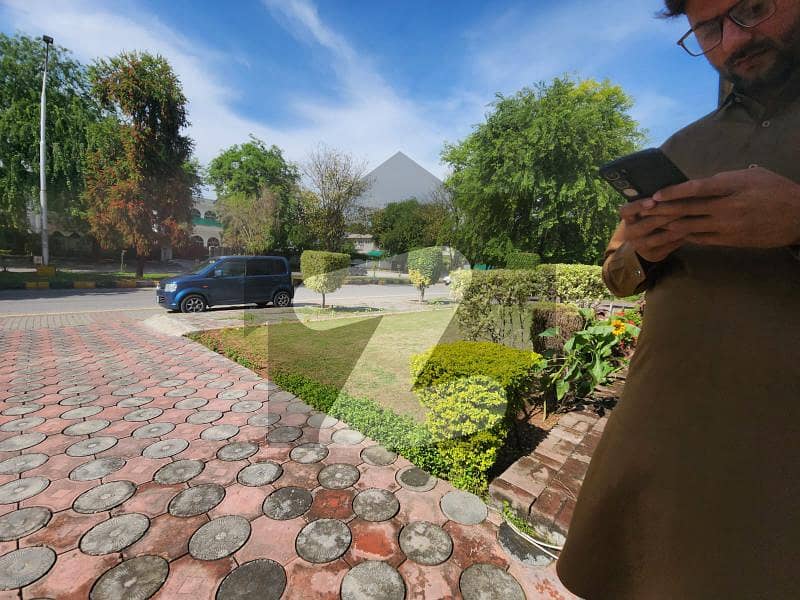 BRAND NEW HOUSE FOR RENT IN F-8 BRAND NEW HOUSE FOR RENT IN F-8