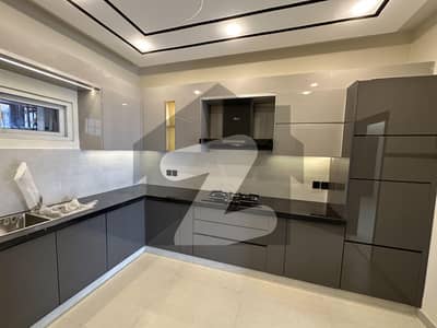 سِی ویو اپارٹمنٹس کراچی میں 3 کمروں کا 10 مرلہ فلیٹ 6.5 کروڑ میں برائے فروخت۔