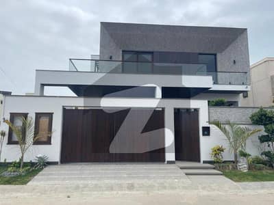 ULTRY LUXURY BUNGALOW FOR SALE-DHA PHASE 8