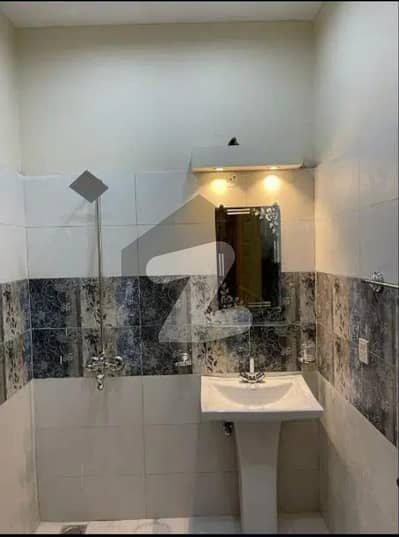 ماڈل ٹاؤن لاہور میں 5 کمروں کا 1 کنال مکان 4.35 لاکھ میں کرایہ پر دستیاب ہے۔ ماڈل ٹاؤن لاہور میں 5 کمروں کا 1 کنال مکان 4.35 لاکھ میں کرایہ پر دستیاب ہے۔