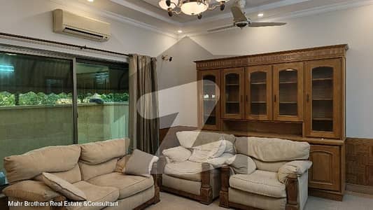 Elegant 11 Marla House for Sale in Prime Location