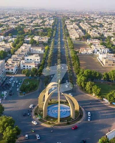 بحریہ ٹاؤن سیکٹر B بحریہ ٹاؤن,لاہور میں 2 کنال رہائشی پلاٹ 10.5 کروڑ میں برائے فروخت۔