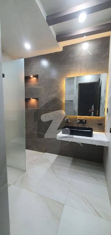 بحریہ ٹاؤن فیز 8 بحریہ ٹاؤن راولپنڈی,راولپنڈی میں 5 کمروں کا 7 مرلہ مکان 3.2 کروڑ میں برائے فروخت۔