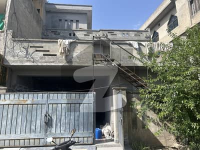 ایڈن بولیوارڈ ہاؤسنگ سکیم کالج روڈ,لاہور میں 4 کمروں کا 8 مرلہ مکان 2.35 کروڑ میں برائے فروخت۔