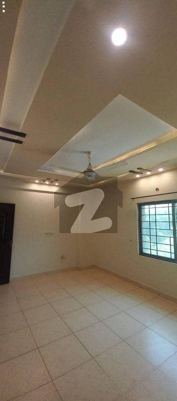 10 MARLA 3 BEDROOM APARTMENT AVAILABLE FOR SALE