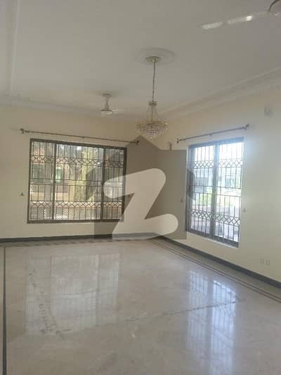 G11/1 Upper Portion 1 Kanal 3bed Servant Separate Gate For Rent