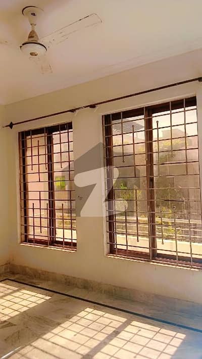 جی ۔ 15/1 جی ۔ 15,اسلام آباد میں 8 کمروں کا 8 مرلہ مکان 1.25 لاکھ میں کرایہ پر دستیاب ہے۔