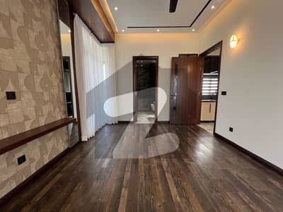 ڈی ایچ اے فیز 7 - بلاک ایکس فیز 7,ڈیفنس (ڈی ایچ اے),لاہور میں 6 کمروں کا 2 کنال مکان 13.45 کروڑ میں برائے فروخت۔