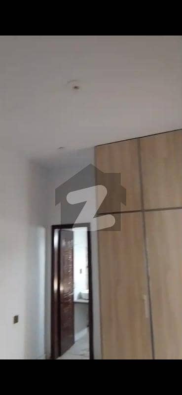 حسن ولاز فیصل آباد میں 8 مرلہ Studio مکان 1.2 لاکھ میں کرایہ پر دستیاب ہے۔