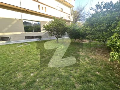 سوان گارڈن اسلام آباد میں 9 کمروں کا 9 مرلہ مکان 1.5 لاکھ میں کرایہ پر دستیاب ہے۔