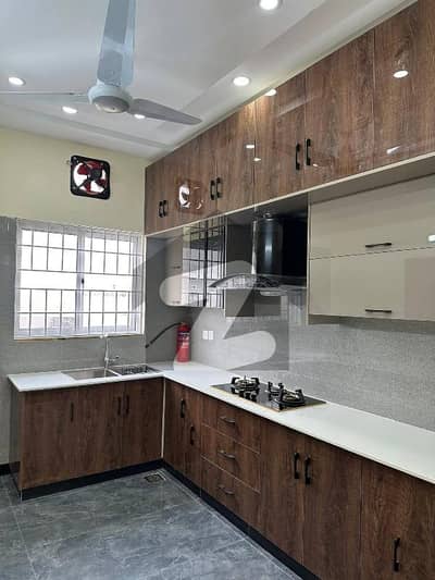 آئی ۔ 11 اسلام آباد میں 5 کمروں کا 4 مرلہ مکان 3.0 کروڑ میں برائے فروخت۔