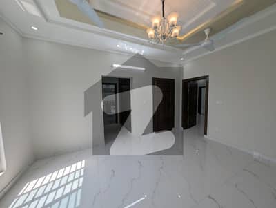 گلبرگ ریزیڈنشیا گلبرگ,اسلام آباد میں 5 کمروں کا 7 مرلہ مکان 3.3 کروڑ میں برائے فروخت۔