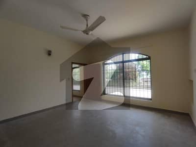 F-7, Beautiful 4 Bedroom House.