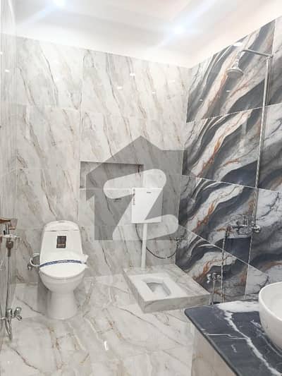 نیسپاک سکیم فیز 3 ڈیفینس روڈ,لاہور میں 6 کمروں کا 10 مرلہ مکان 1.4 لاکھ میں کرایہ پر دستیاب ہے۔