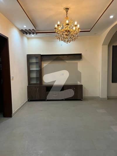 5 Marla Lower Portion For Rent In Eden Boulevard Main College Road Lhr
