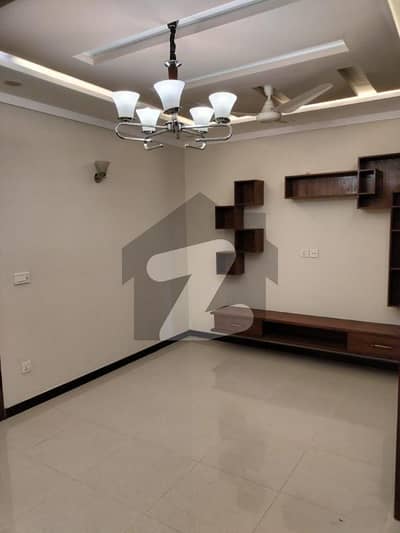 آئی ۔ 8 اسلام آباد میں 3 کمروں کا 14 مرلہ زیریں پورشن 1.45 لاکھ میں کرایہ پر دستیاب ہے۔