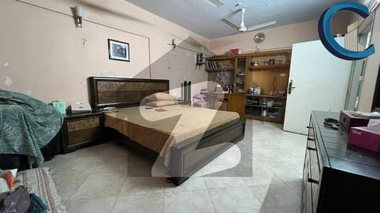 MAINTAINED One Unit Bungalow On 220 Sq Yard Having Good Location Of Block-7 Gulshan E Iqbal