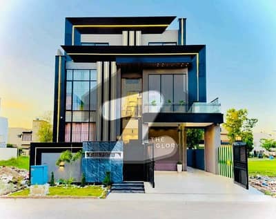 سٹی ہاؤسنگ سوسائٹی گوجرانوالہ میں 7 کمروں کا 10 مرلہ مکان 4.8 کروڑ میں برائے فروخت۔