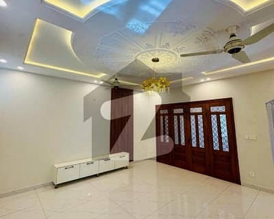 ڈی ۔ 12 اسلام آباد میں 6 کمروں کا 10 مرلہ مکان 13.0 کروڑ میں برائے فروخت۔