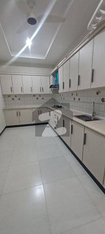 جی ۔ 16 اسلام آباد میں 11 کمروں کا 11 مرلہ مکان 2.25 لاکھ میں کرایہ پر دستیاب ہے۔