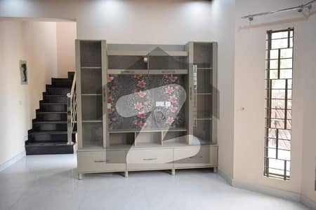 بحریہ نشیمن لاہور میں 1 کمرے کا 5 مرلہ زیریں پورشن 30.0 ہزار میں کرایہ پر دستیاب ہے۔