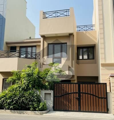 نارتھ کراچی ۔ سیکٹر 9 نارتھ کراچی,کراچی میں 6 کمروں کا 5 مرلہ مکان 2.8 کروڑ میں برائے فروخت۔