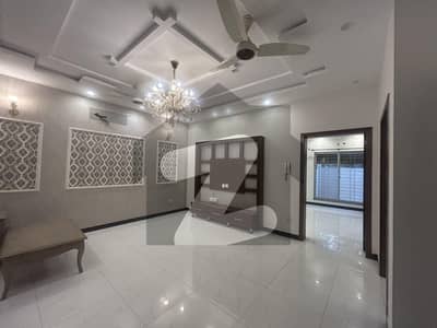 لیک سٹی میڈوز لاہور میں 5 کمروں کا 10 مرلہ مکان 4.25 کروڑ میں برائے فروخت۔