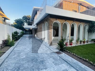 Luxury Renovated House Available For Rent