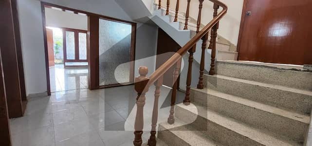 ایف ۔ 8 اسلام آباد میں 4 کمروں کا 1 کنال مکان 18.0 کروڑ میں برائے فروخت۔