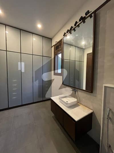 CHANCE DEAL BRAND NEW 1000 YARDS HOUSE AVAILABLE FOR SALE IN DHA 7