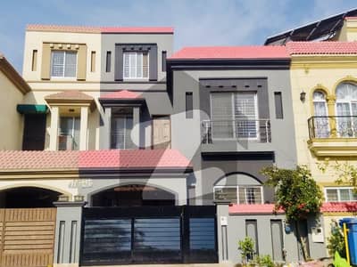 بحریہ نشیمن لاہور میں 3 کمروں کا 5 مرلہ مکان 1.45 کروڑ میں برائے فروخت۔