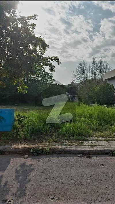 Prime Location | Semi Corner | Walking Distance from Masjid | 1 Kanal Plot For Sale