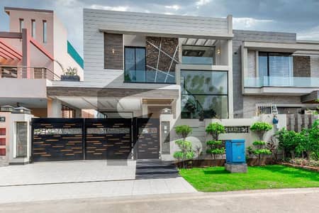 ڈی ایچ اے فیز 8 ڈیفنس (ڈی ایچ اے),لاہور میں 4 کمروں کا 10 مرلہ مکان 4.45 کروڑ میں برائے فروخت۔