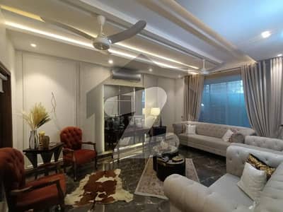 جوہر ٹاؤن فیز 1 - بلاک بی2 جوہر ٹاؤن فیز 1,جوہر ٹاؤن,لاہور میں 5 کمروں کا 10 مرلہ مکان 5.25 کروڑ میں برائے فروخت۔