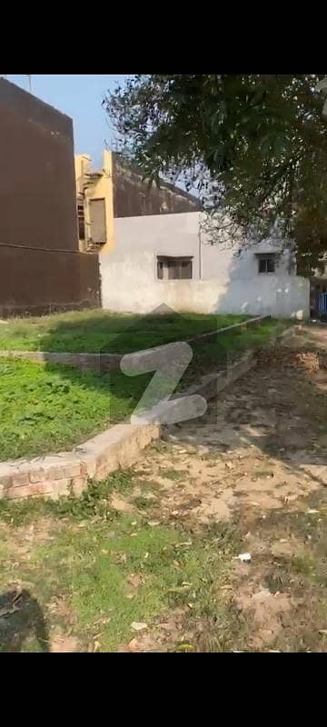 8 Marla Corner Plot For Sale On Main Road  Prime Location, Wide Green Belt On The Corner  Base Work Complete.   Ready To Construct  All Dues Clear.